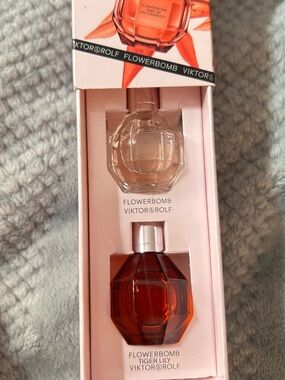 Viktor & Rolf Flowerbomb and flowerbomb tiger lily Eau de parfum giftset